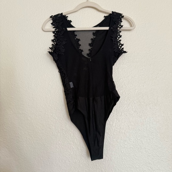 NWOT Bodysuit Women Small See-thru Floral Applique Sleeveless Low Back Black S - Picture 4 of 6